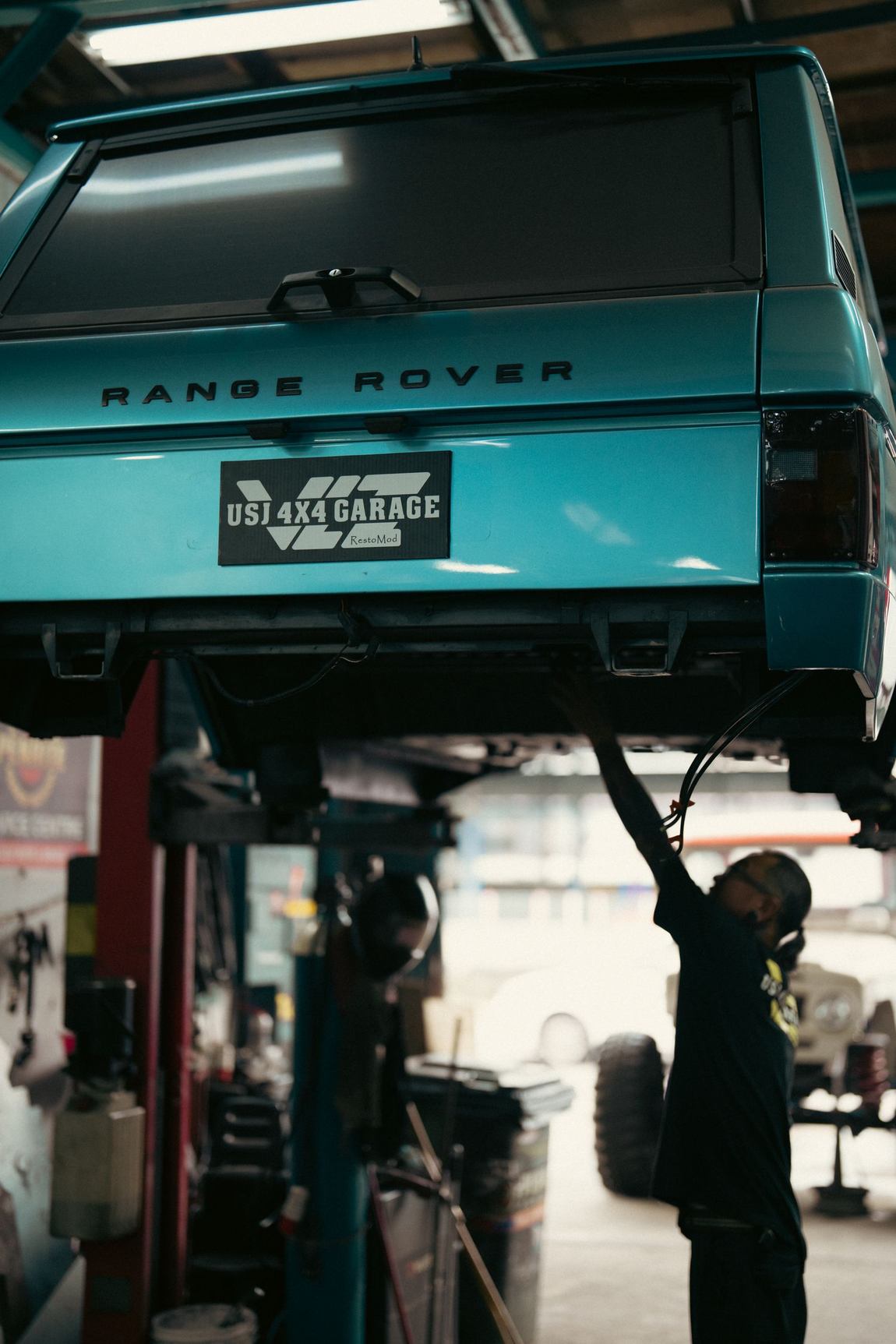 Detailed rolling chassis of the Range Rover Classic