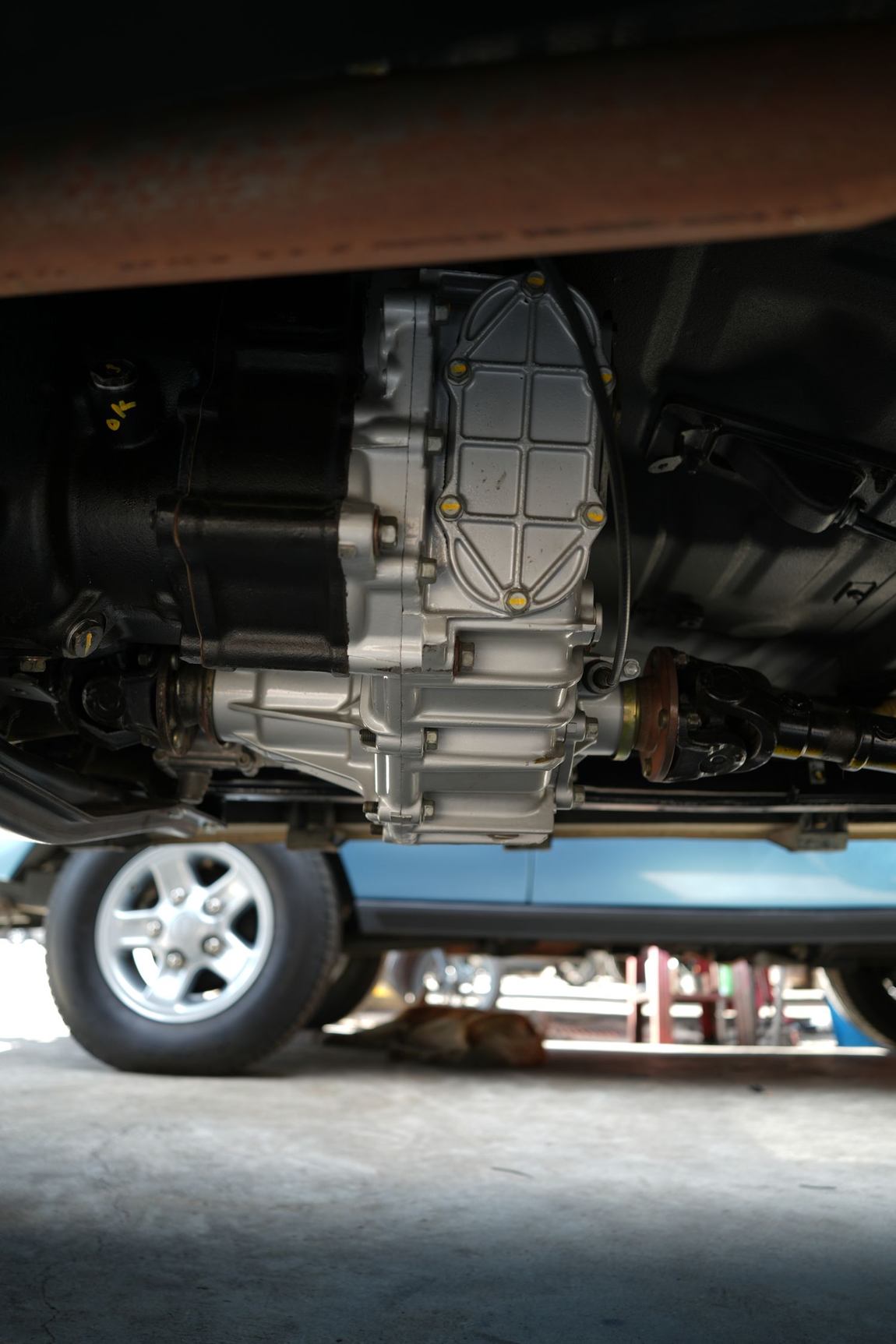 Transfer case and gearbox underside on the 60 Series