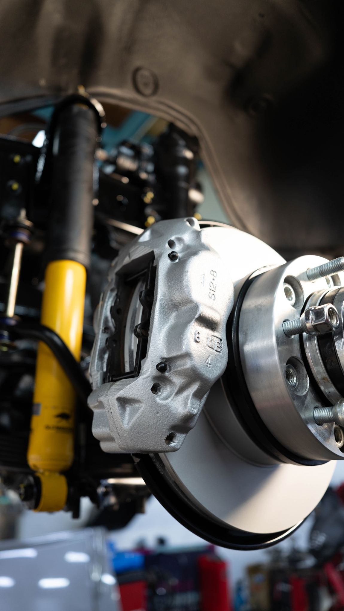 Front hub, steering and Old Man Emu suspension detail