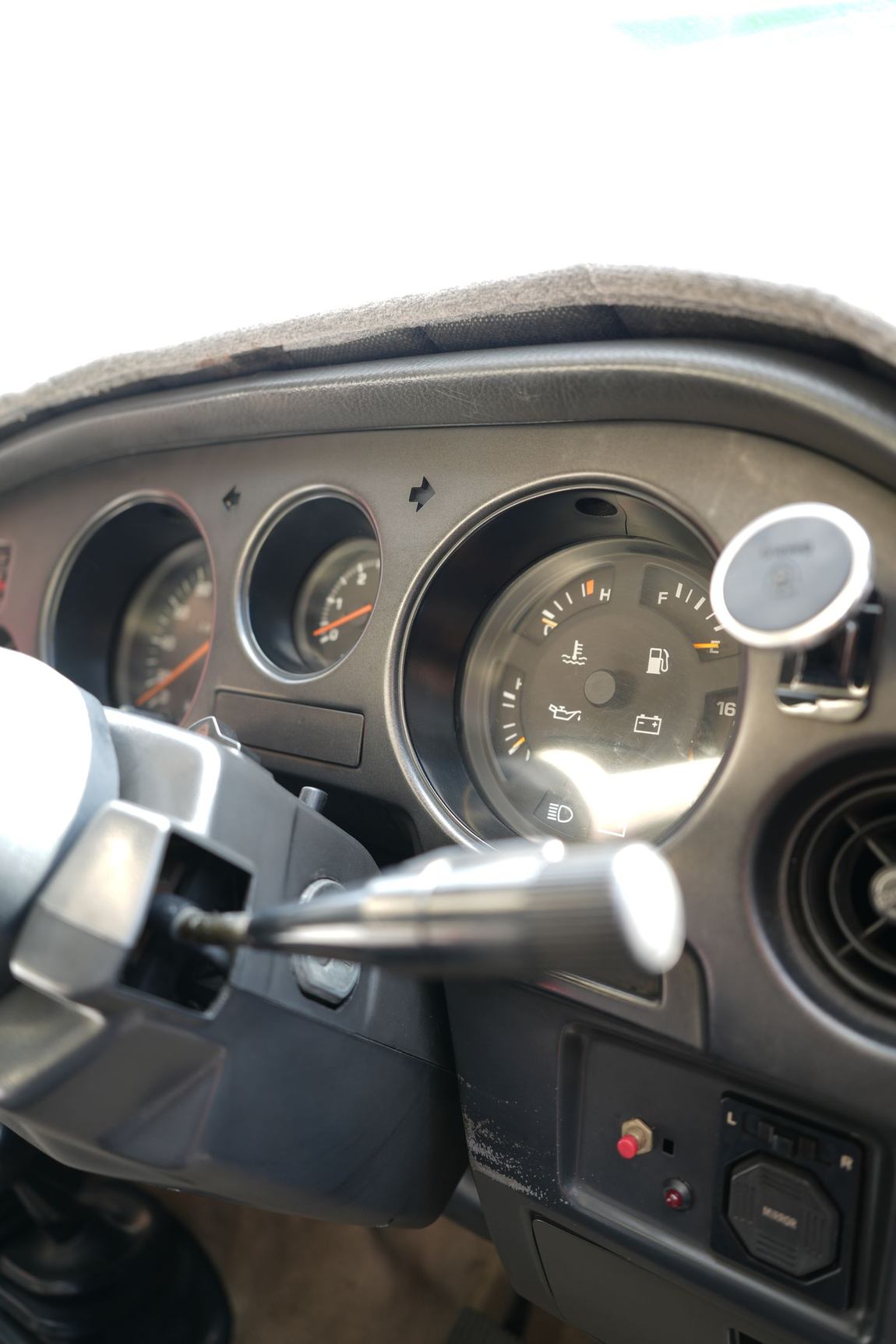Refreshed instrument cluster in the 60 Series