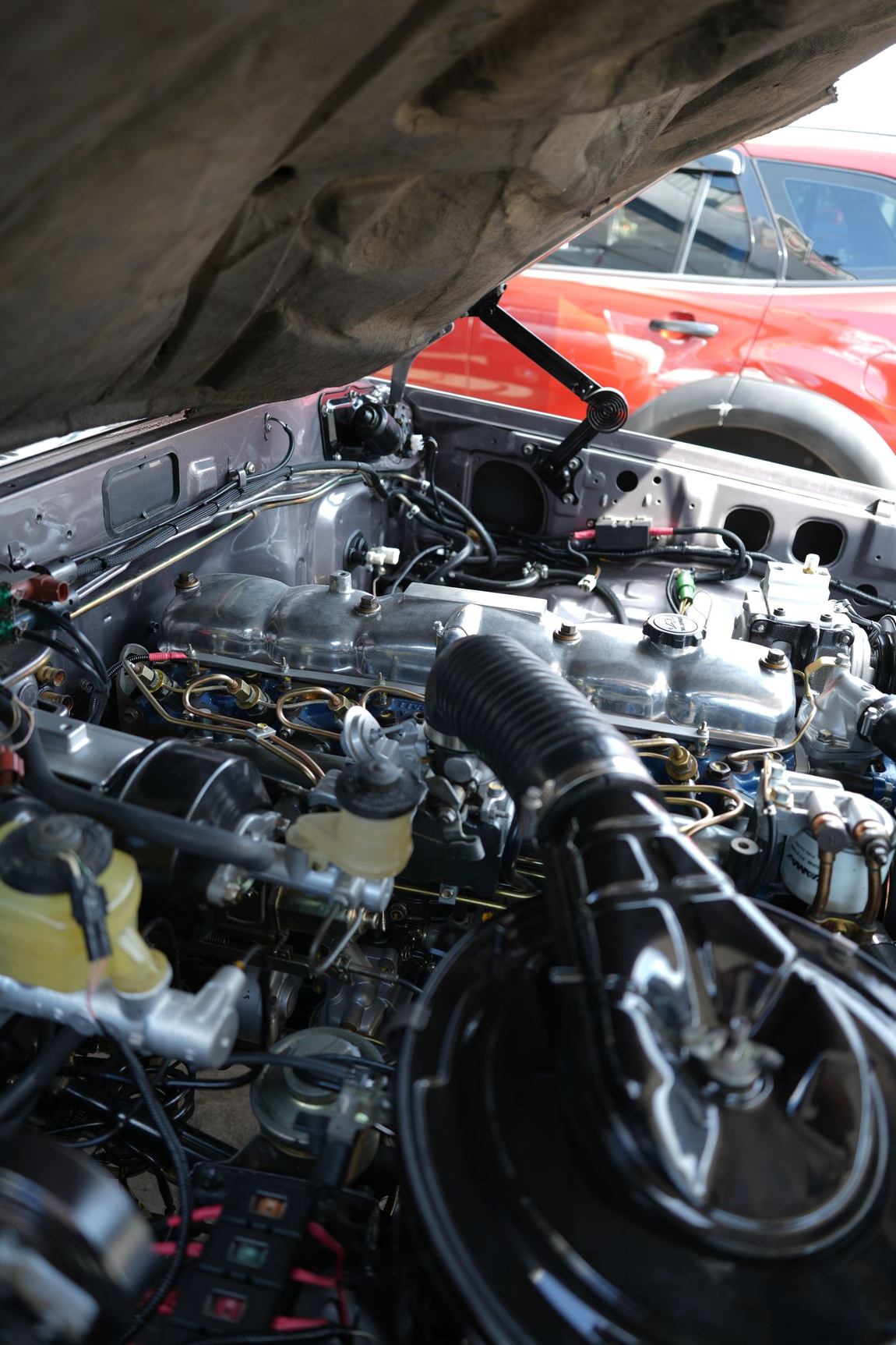 Detailed 2H engine bay of the Land Cruiser 60
